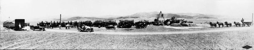 J. Henry Pankey's lima bean threshing equipment and chuck wagon near Irvine Boulevard, Tustin, ca. 1913