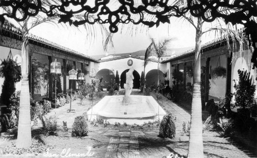 Patio of Spanish Colonial Revival house (Casa Romantica) of San Clemente founder Ole Hanson, ca. 1928