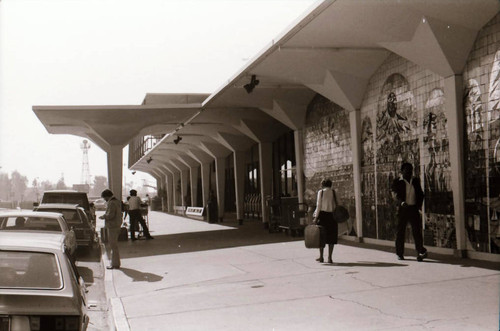 Orange County Airport, Thanksgiving, 1980