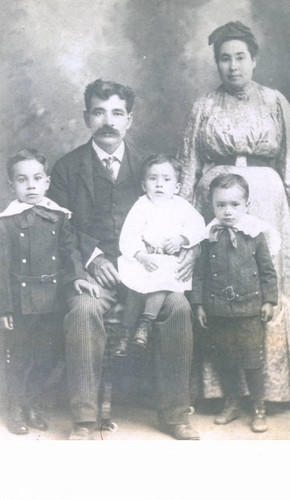 Nieblas Family portrait, ca. 1908