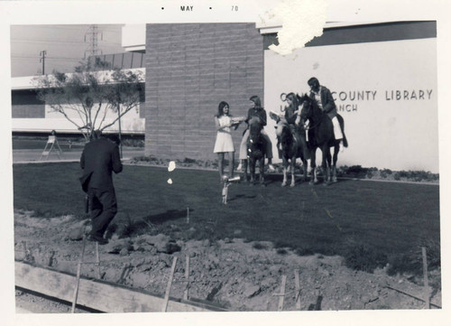 La Palma Library Patrons on Horseback