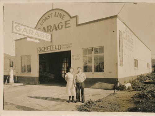 Merlind and Velma Harlow in front of Coast Line Garage in Capistrano Beach, 1940s