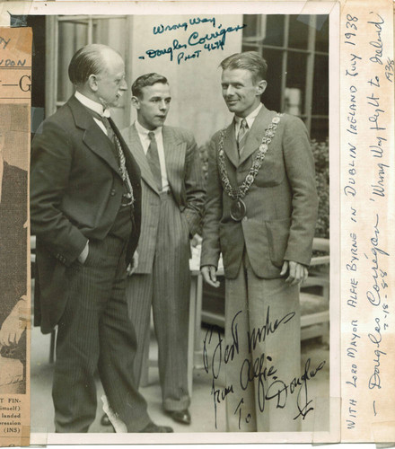 Douglas "Wrong Way" Corrigan with Lord Mayor Byrne and his son in Dublin, Ireland