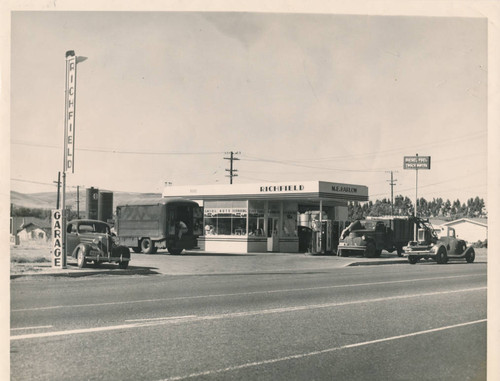 M.E. Harlow's Richfield Gas Station, Capistrano Beach, 1940s