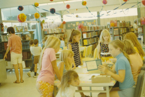 Summer Reading Indoor Signup Table