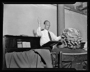 Leo Christiansen conducting California Labor School Chorus