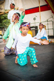 Malaya Filipino American Dance Arts performs pangalay dance and Pakaraguian Kulintang Ensemble performs kulintangan music at Festival of Philippine Arts and Culture (FPAC) 2014