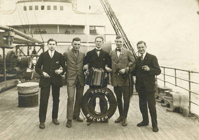 Eric Berndt and friends arrive in USA, 1922