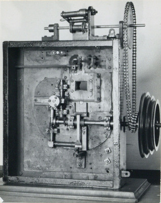 Early Projector Mechanism