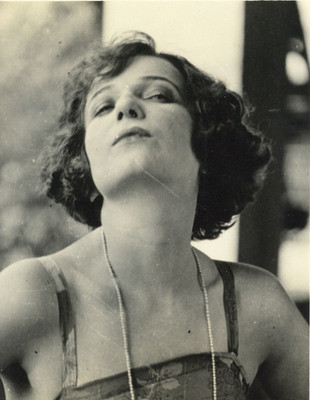 Musical comedy actress Helen Barnes