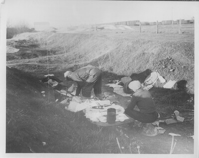 Unemployed-Stockton-unidentified men camping in ditch [Hooverville or