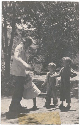 John Muir grandchildren Richard, John, and Strentzel Hanna, Martinez, California