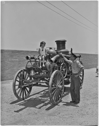 Old fire engine at station No. 19 : Steam Pumper