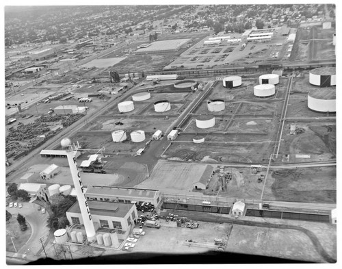 Aerial view : Richfield Oil — Calisphere