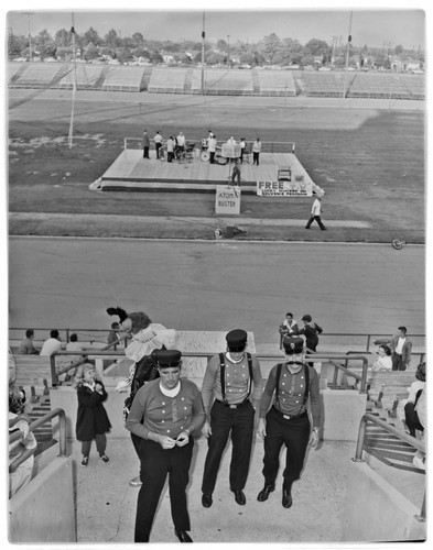 4th of July Circus : parade and performance at Veterans Stadium