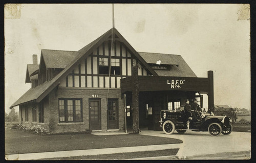 1907 Rambler Chemical Truck parked in driveway of Station No. 4, 411 Loma Avenue