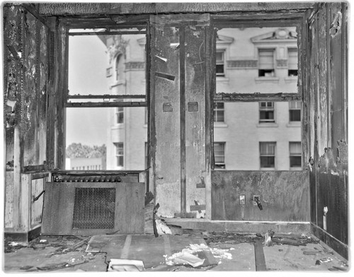 The Security Bank Building : fire damage, 1st St. and Pine