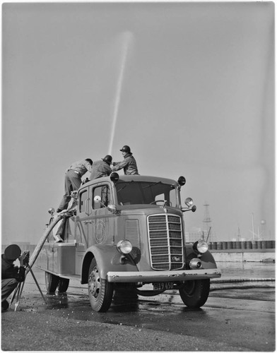 Mack Pumper : apparatus demonstrations, Berth 57