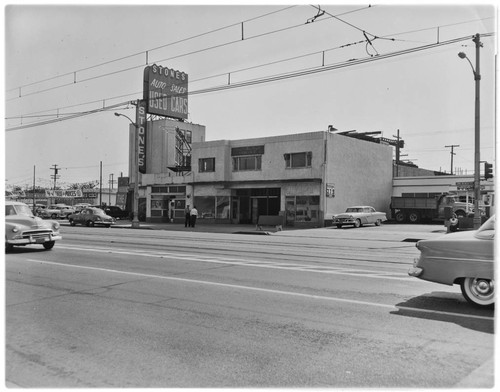 Abandoned building, 1824 American Ave