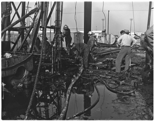 Oil wells: firefighters activities at Pier A