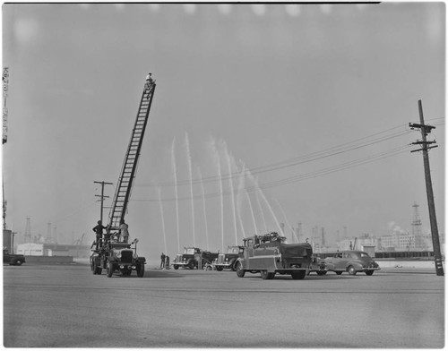 Mack Pumper : apparatus demonstrations, Berth 57