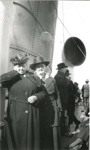 Ida Ottaway Newell and her daughter Clare Newell aboard a ship bound for Catalina Island