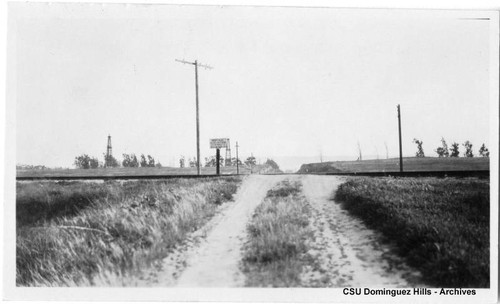 Dirt road at Santa Fe Railroad crossing