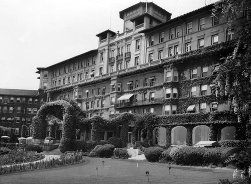 Ivy-covered Huntington Hotel and gardens