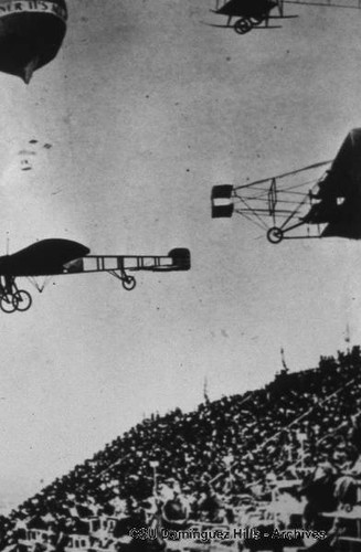 "Grand Finale" montage over grandstands