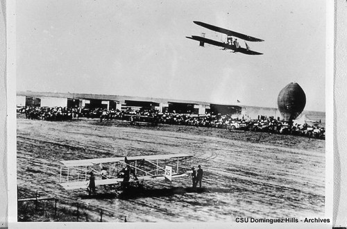 Wright Model B biplane in flight