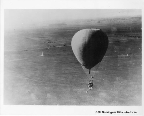 Clifford Harmon balloon in flight