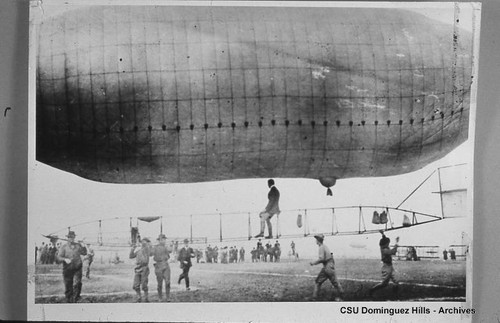 Roy Knabenshue landing dirigible