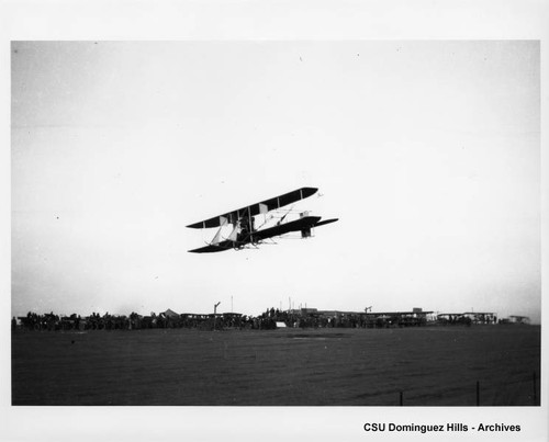 Wright Model B biplane in flight