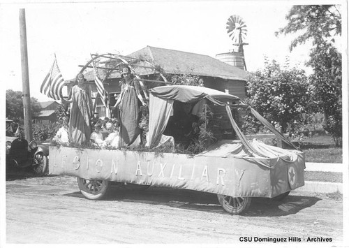 American Legion Auxiliary float