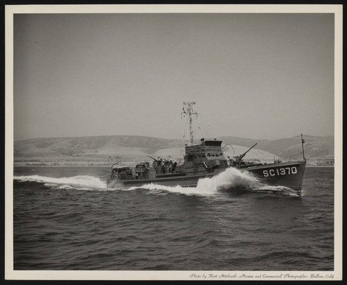 Submarine chaser SC 1370 on maneuvers