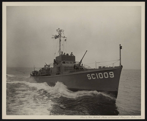 Submarine chaser SC 1009 on maneuvers