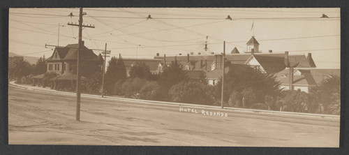 Hotel Redondo with a road in front