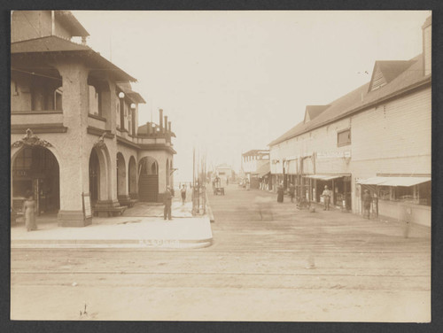 Redondo Beach pier entrance