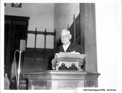 Reverend Lovejoy at pulpit