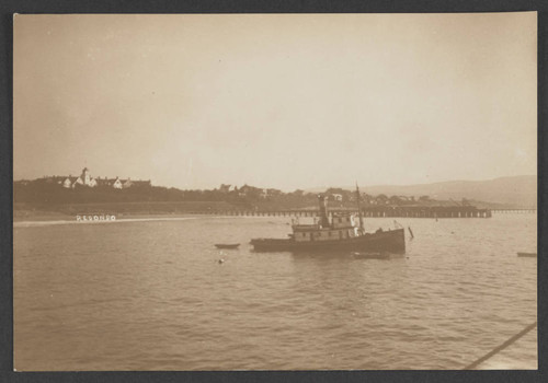 Tugboat near Redondo Beach