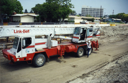 Link-Belt crane on construction site