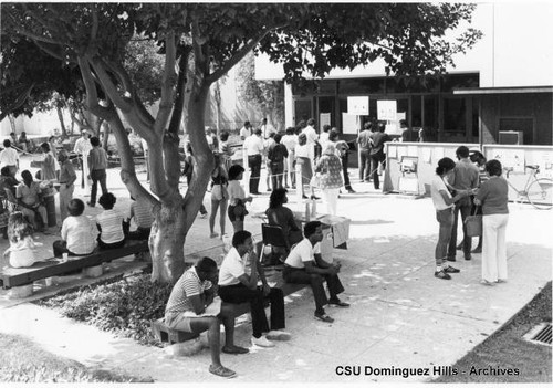 Students Line up for Registration