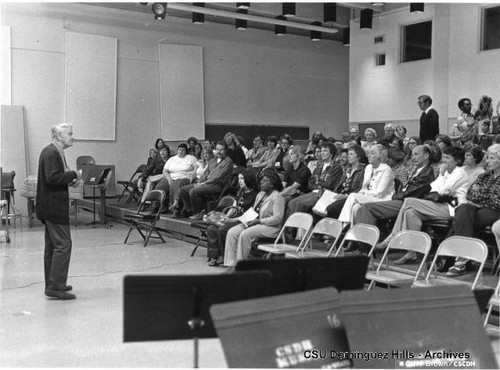 Lewis Ayres speaks to class