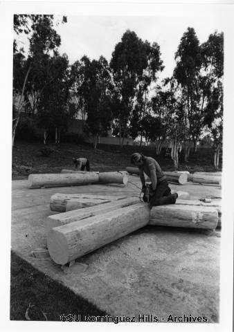 Workers assembling Falkenstein sculpture