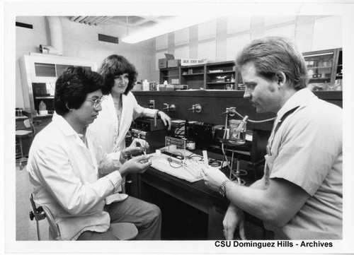 Dr. Laura Robles with Biology students