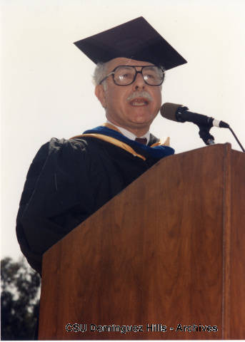 Harold Charnofsky speaks at 1992 graduation