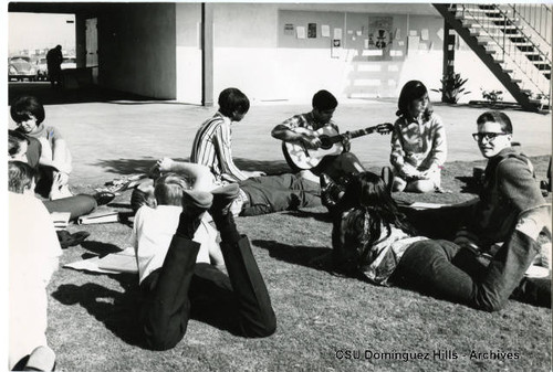 Students Lounge in Watt Campus Courtyard