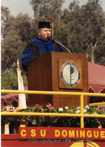 President Detweiler speaking at 1994 commencement