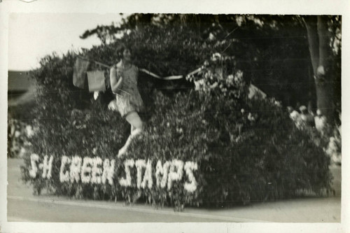 1928 Parade float, Sperry Hutchinson Company