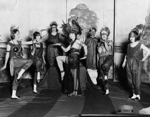 1925 Chorus girls